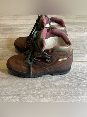 VTG Cabelas Gore-Tex Hiking Boots Womens 7.5 B Fleece Lined Leather Waterproof